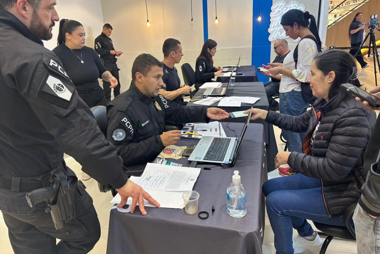 Polícia Civil devolve 591 celulares furtados e roubados no Paraná