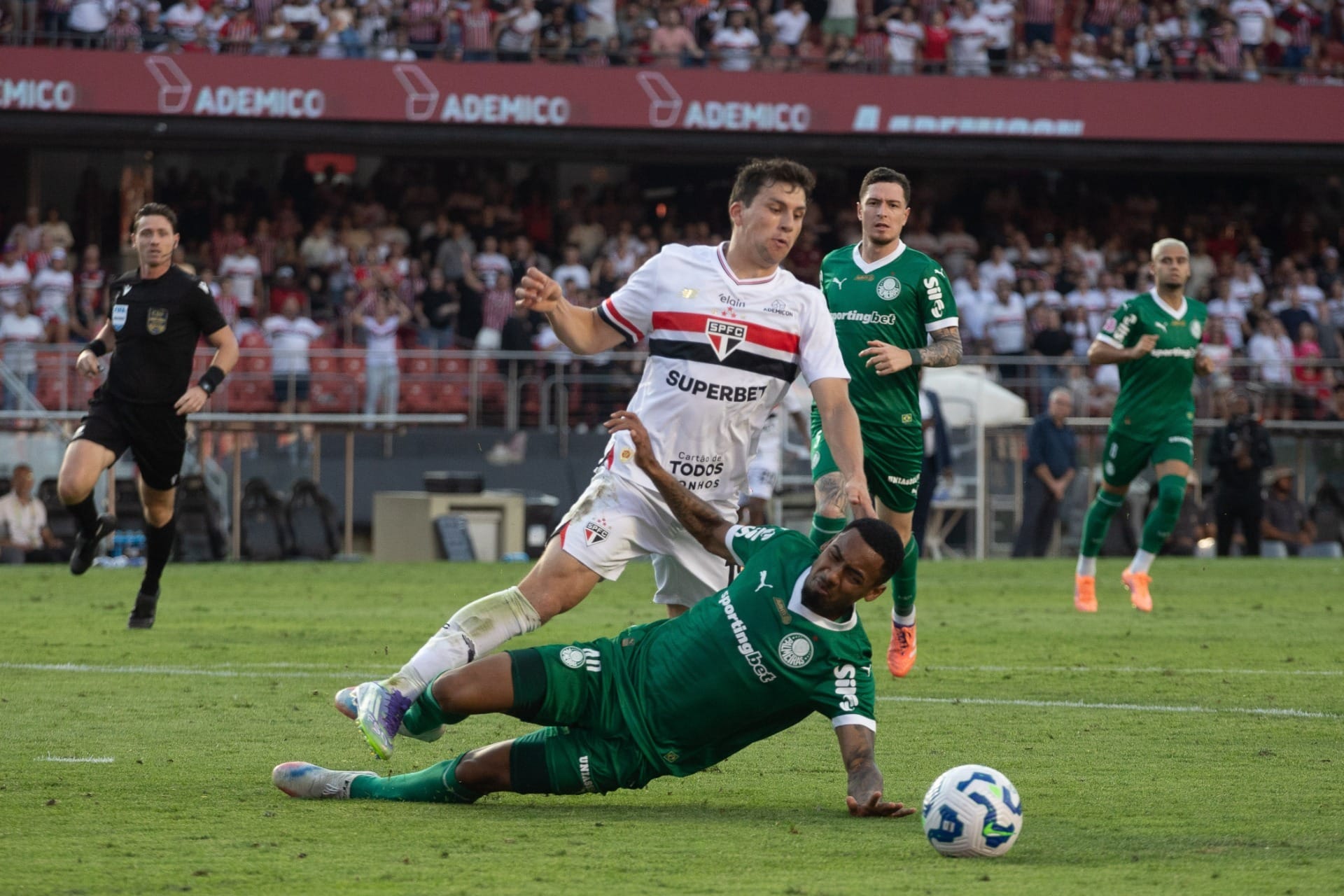CBF revela áudio do VAR e confirma erro em pênalti de Palmeiras x São Paulo