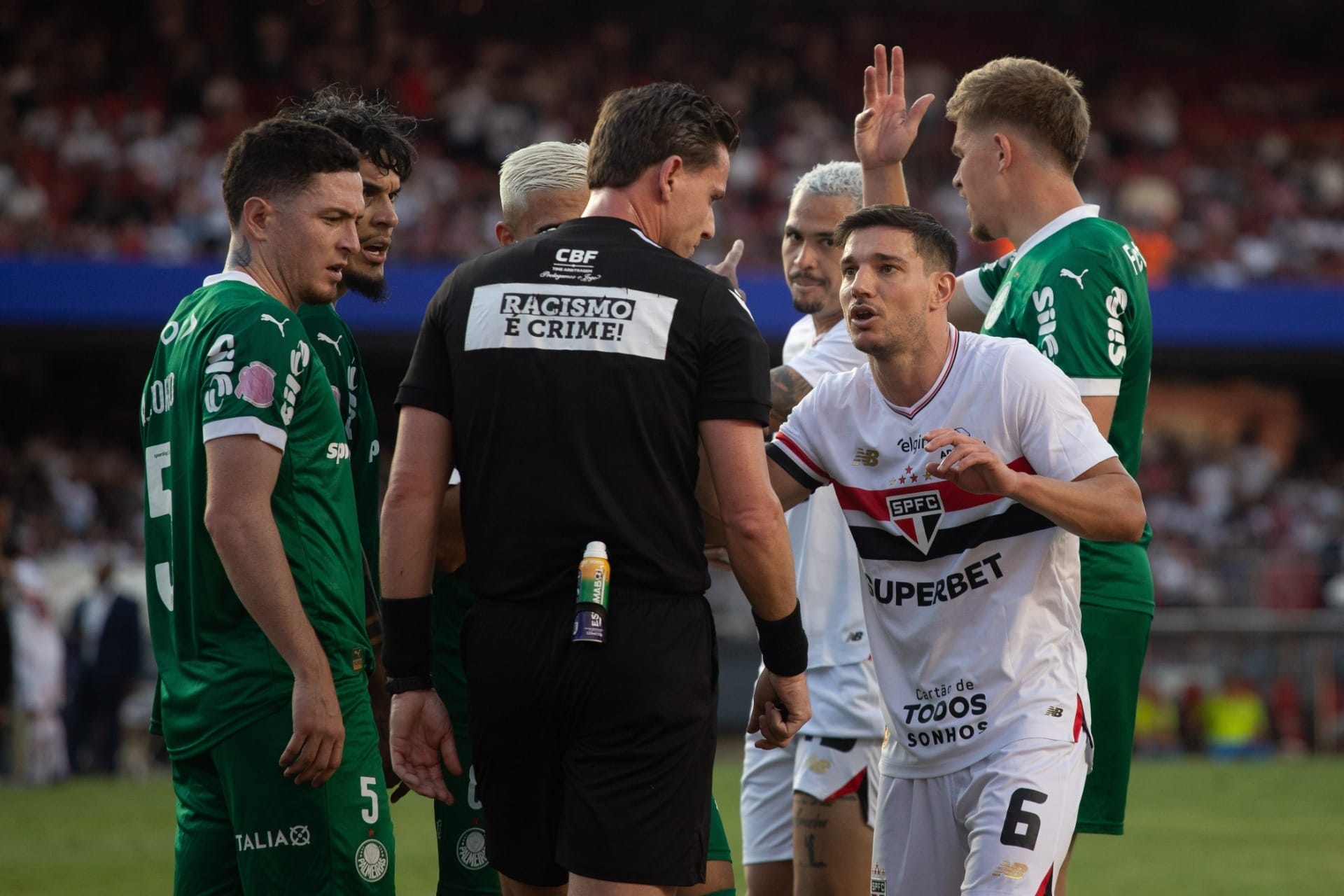 Após polêmica com São Paulo, CBF poderá divulgar todos áudios do VAR