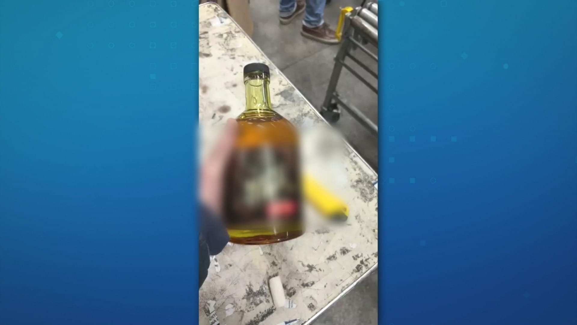 PF faz operação contra tráfico de maconha líquida em garrafas de uísque no RJ