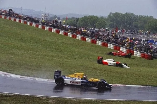 No fundo, Alain Prost (Ferrari), Gerard Berger (McLaren) e Nigel Mansell (Williams)