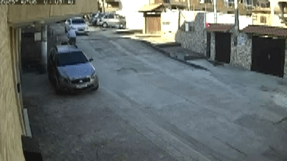 Vídeo: policial civil é executado com 12 tiros na porta de casa no RJ