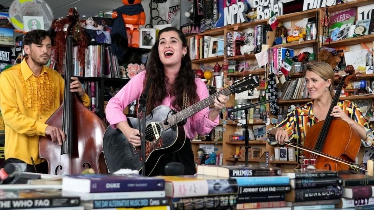 O que é o Tiny Desk, série musical que ganhou versão brasileira
