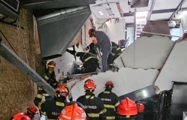 Explosão em restaurante do chef Fogaça causa desabamento e deixa feridos no Bixiga
