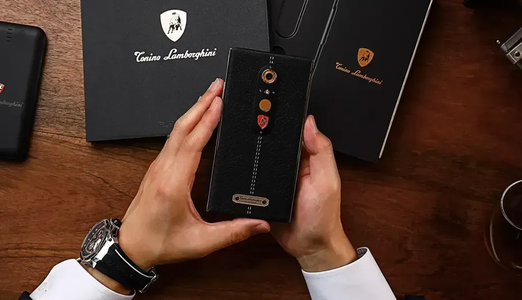 Lançado em 2017, celular custava R$ 8.000