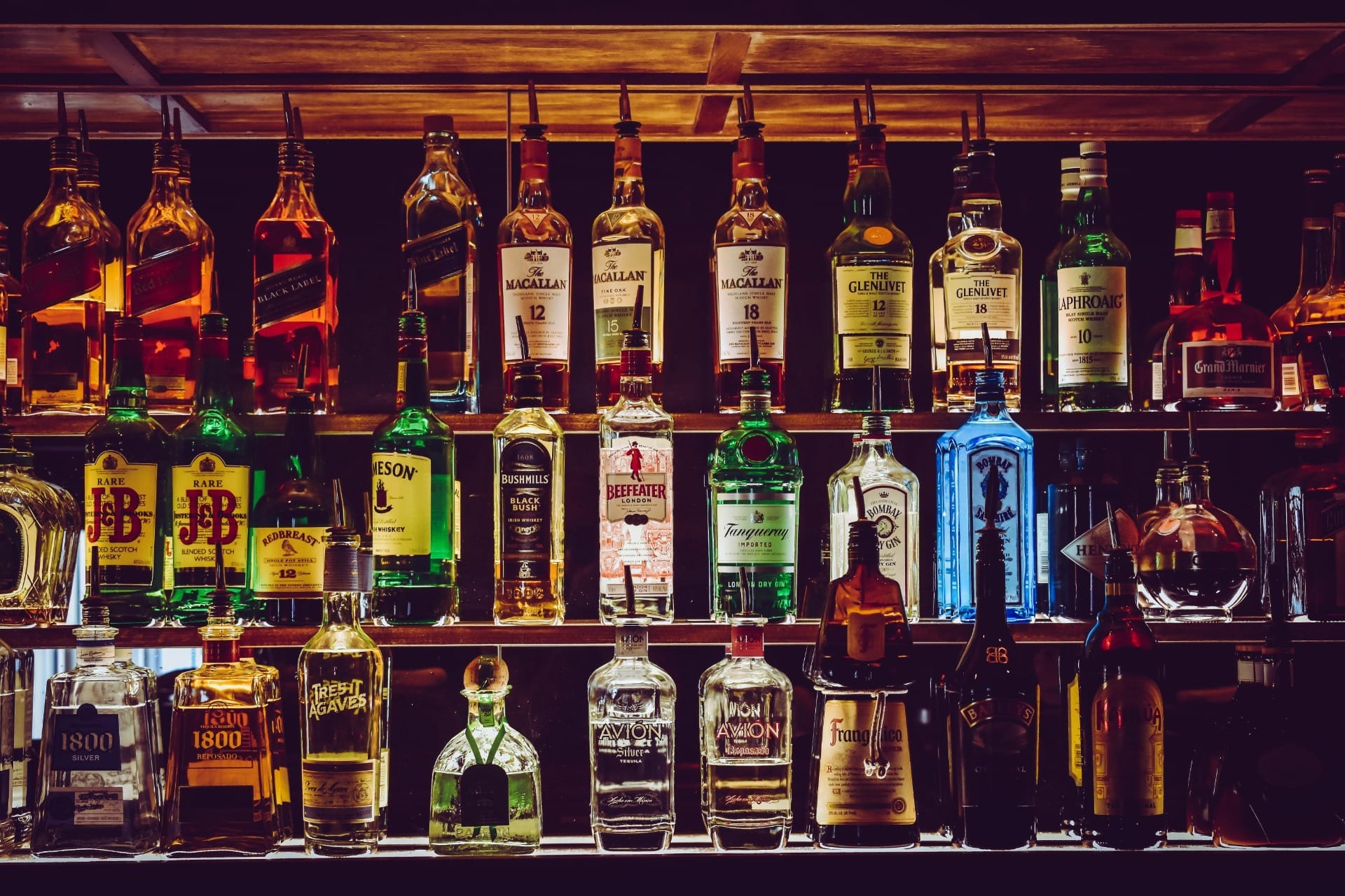 Crise do metanol muda hábitos de consumo em São Paulo: paulistanos preferem vinho e espumante