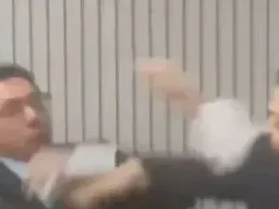 Vereadores trocam socos e interrompem sessão da Câmara no Acre; veja vídeo