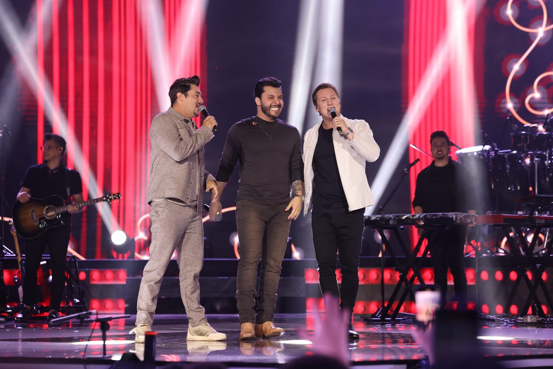 George Henrique & Rodrigo cantam a sofrência em faixa inédita com Murilo Huff: ouça "50% Minha"