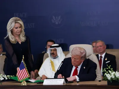 Trump assina acordo de paz no Egito após cessar-fogo entre Israel e Hamas