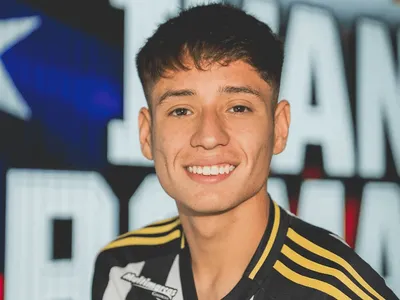 Ivan Roman vai para o clássico? "Se ele sentir bem, vai jogar"