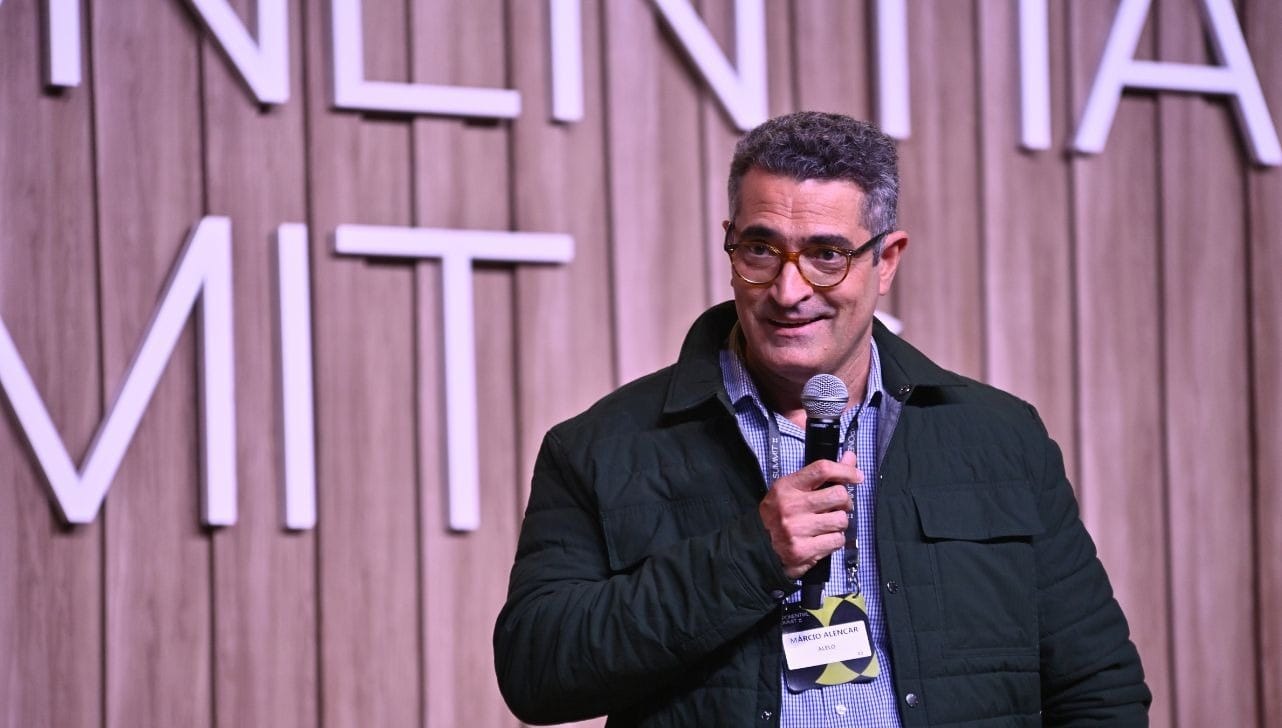 Exponential Summit 2025: Márcio Alencar destaca oportunidades de negócios