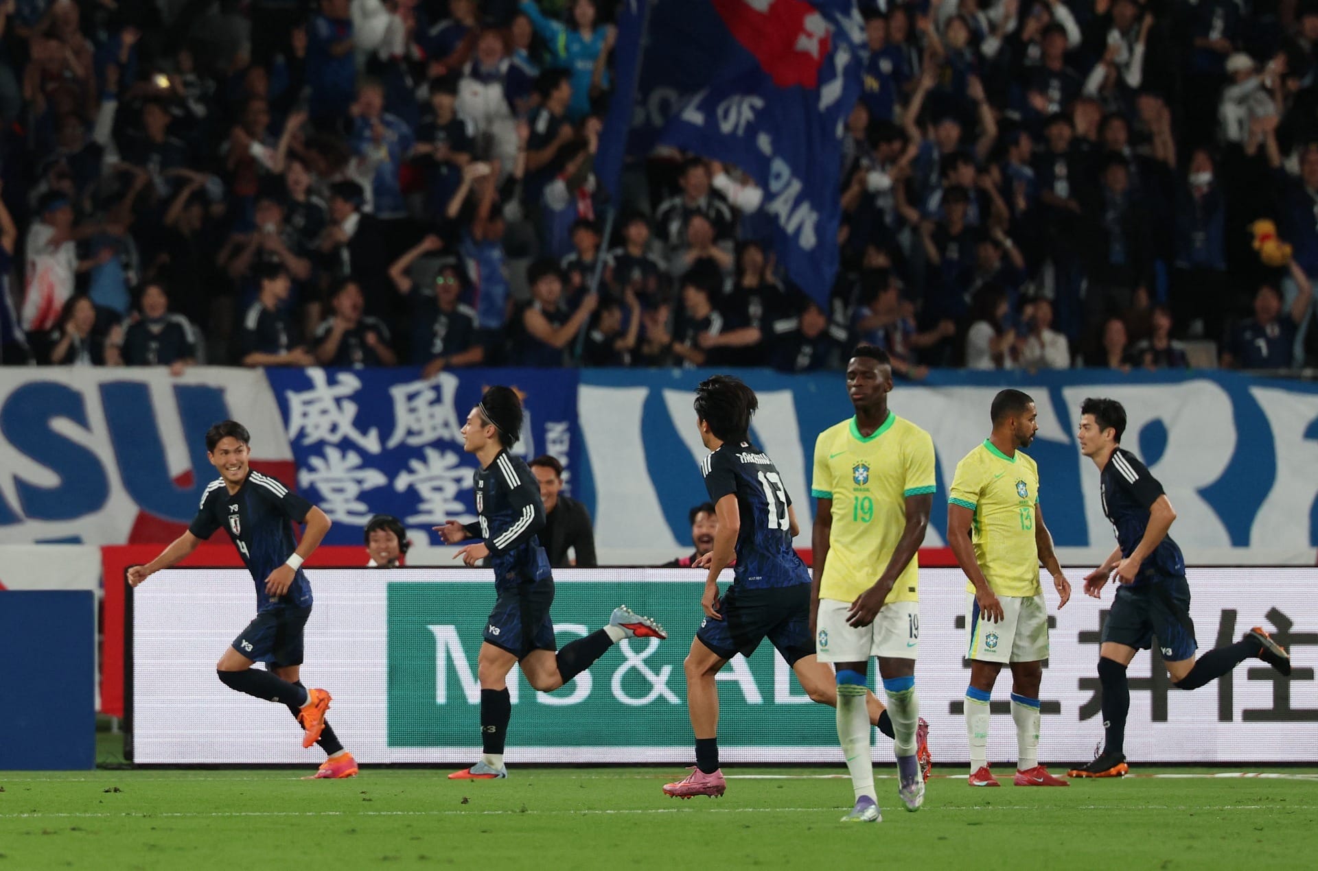 Defesa vacila no segundo tempo e Brasil perde de virada para o Japão
