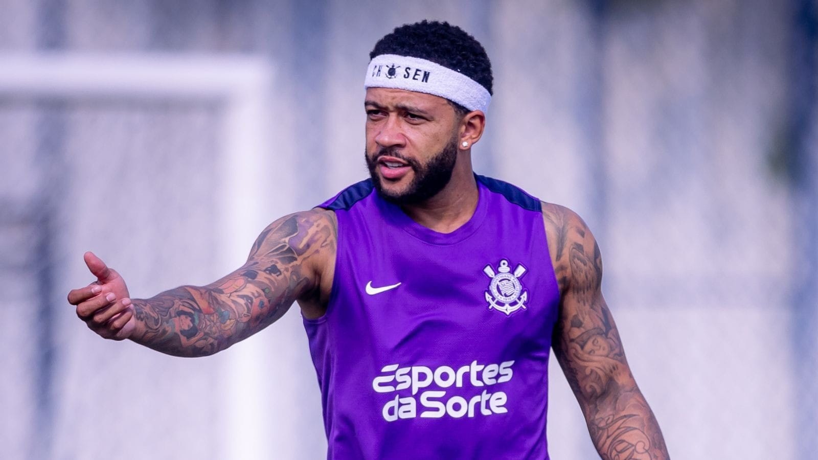 Neto cobra presença de Depay no clássico contra o Santos: "Tem que jogar"