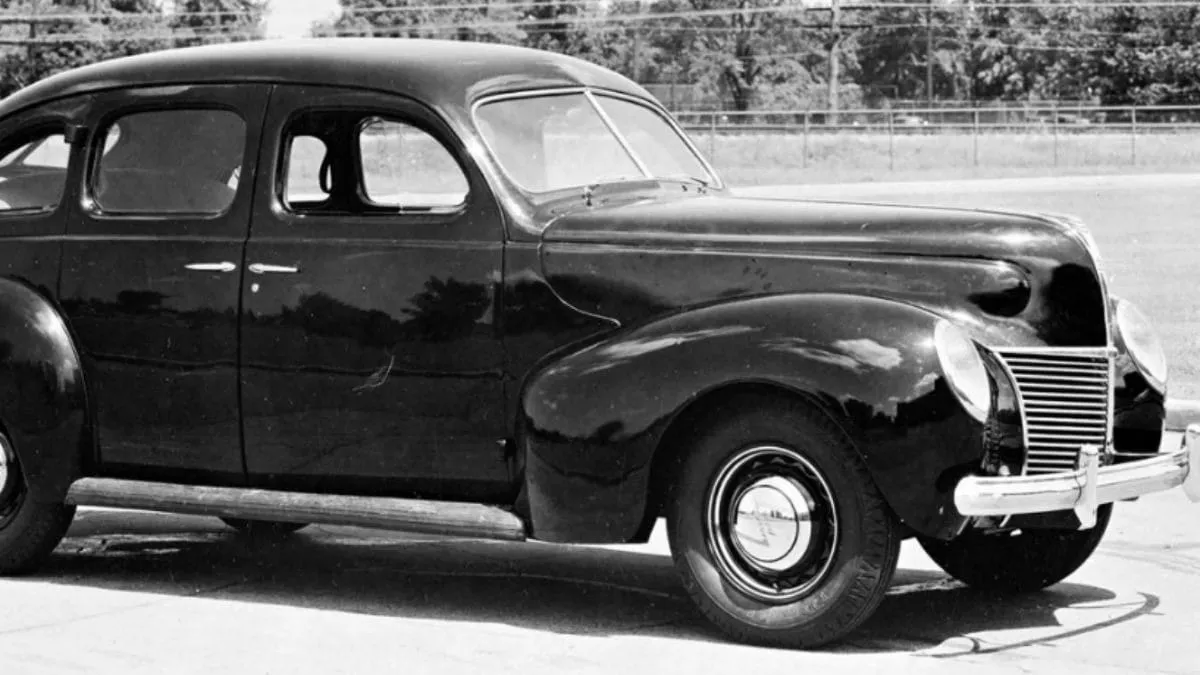 O primeiro modelo, o Mercury 8 de 1939, foi vendido por US$ 916 e tinha um motor V8 de 95 cavalos