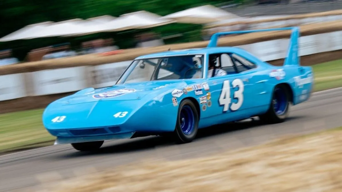 Superbird foi um dos primeiros muscle cars a ter carrocerias aerodinâmicas em seu design