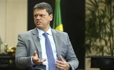 Tarcísio diz que não tem posição sobre liberação de bebidas em estádios