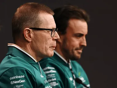Aston Martin nega planos de aposentadoria de Fernando Alonso após 2026