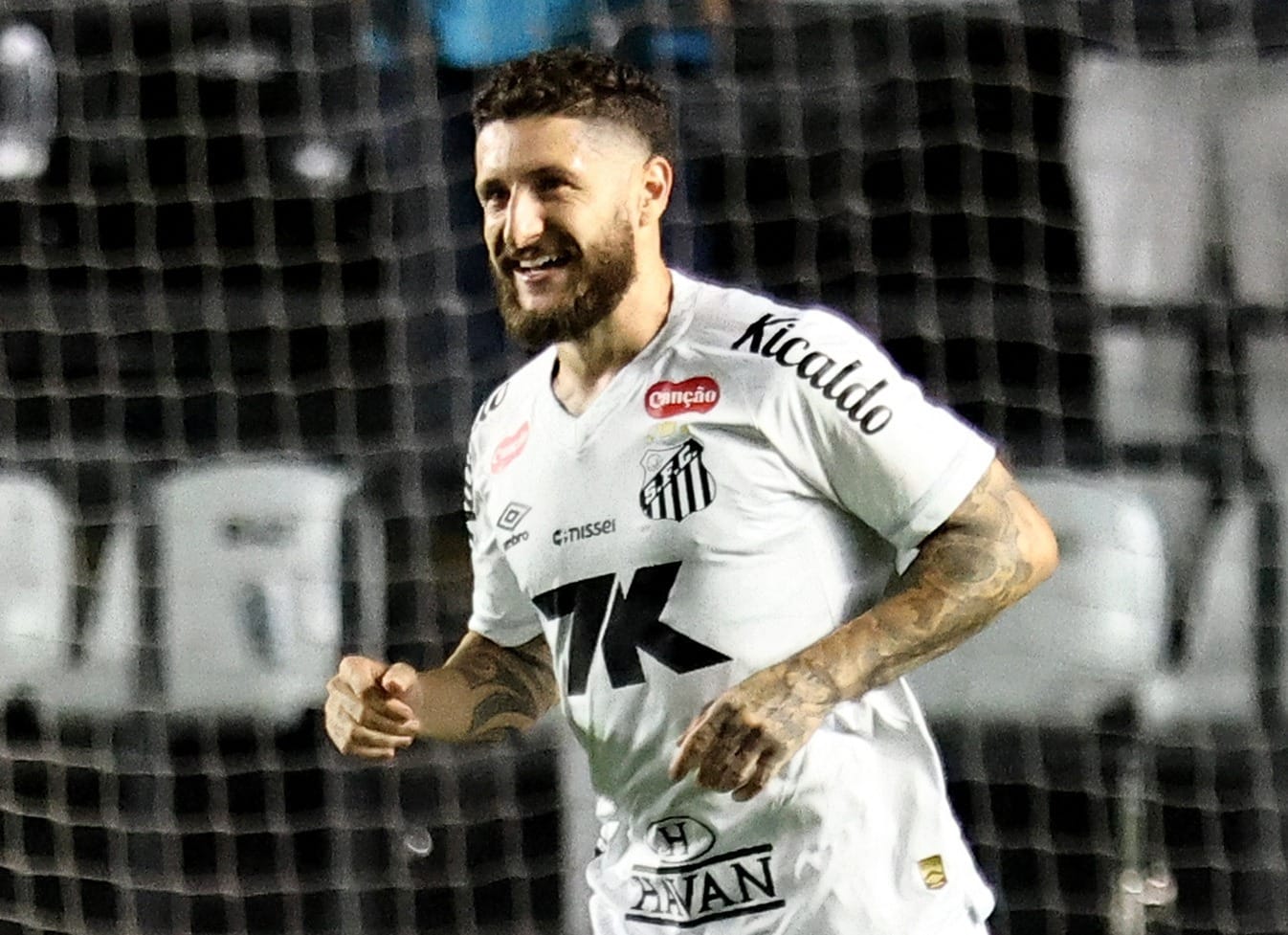 Santos pressiona Corinthians e vence clássico na Vila Belmiro 1
