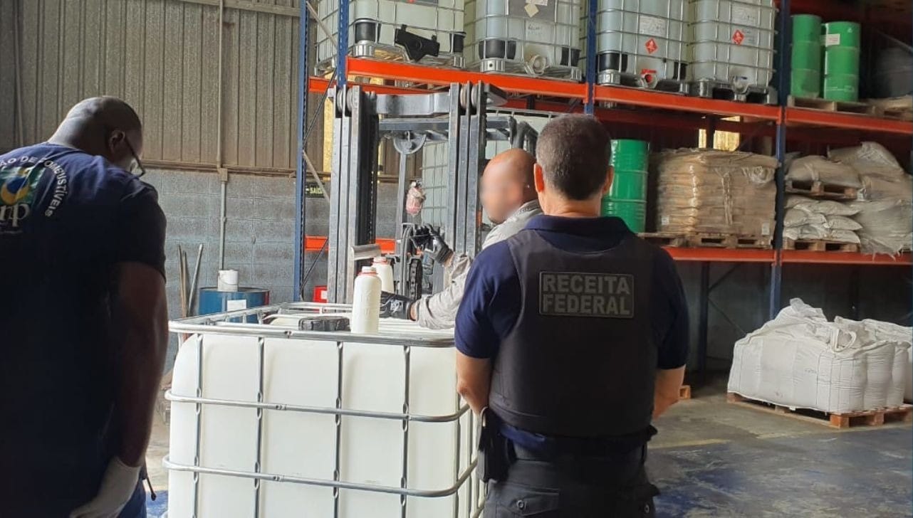 PF e Receita Federal realizam fiscalização em indústrias produtoras de açúcar e etanol