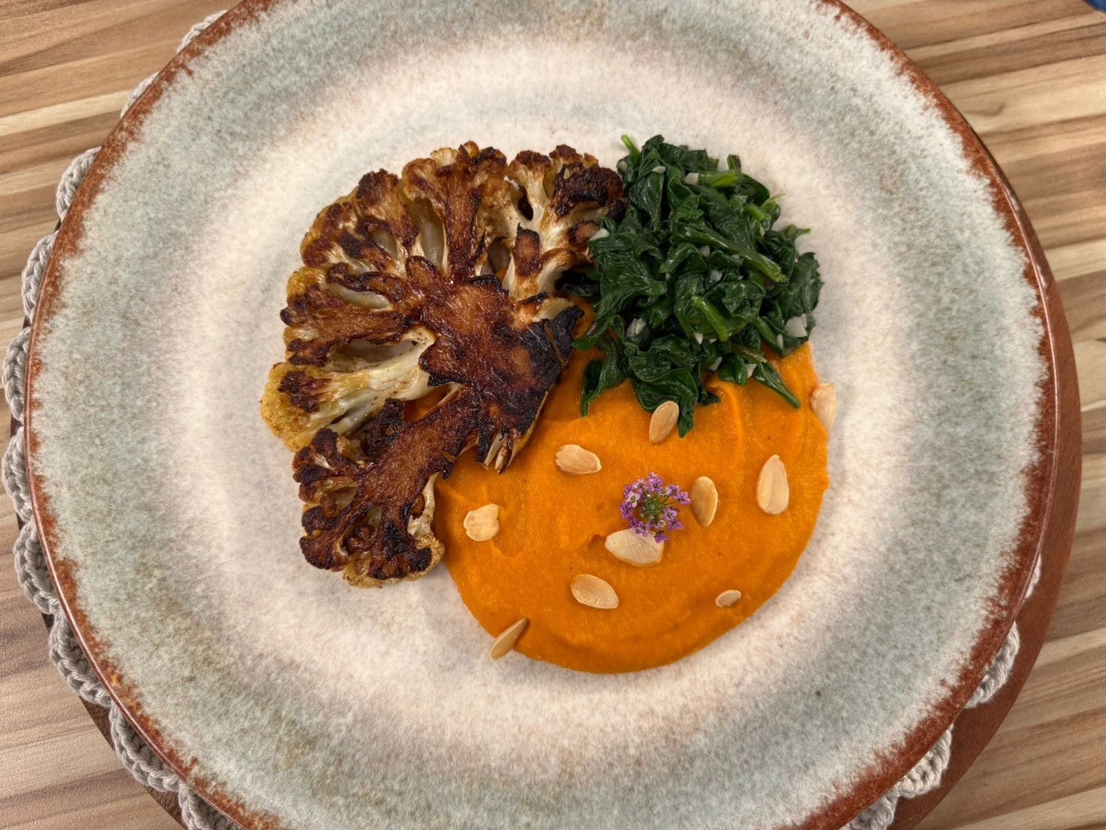 Couve-flor grelhada com creme de cenoura e espinafre do chef Bruno Hashimoto | Band Receitas