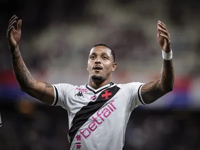 Vasco bate Fortaleza com um a menos, quebra tabu e soma 2ª vitória seguida no Brasileirão