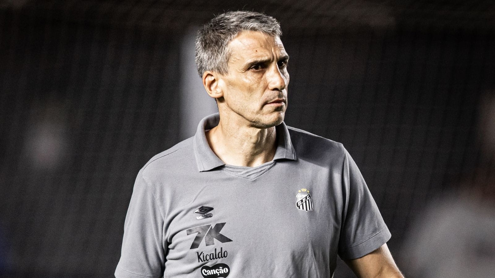 Vojvoda celebra melhor jogo do Santos e exalta torcida: "Nos emocionou"