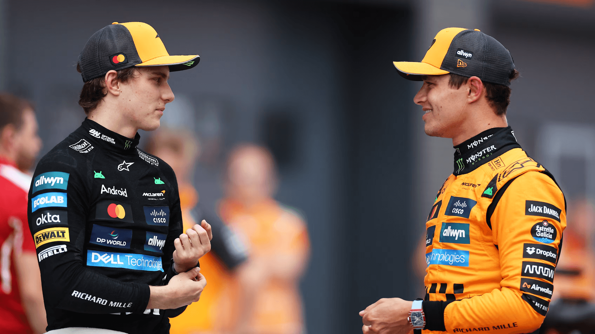 McLaren toma atitude após toque entre pilotos em Singapura; Norris e Piastri guardam segredo
