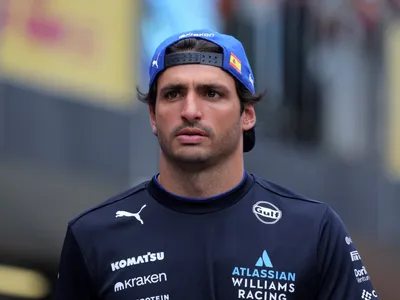 Sainz comenta disputa entre Piastri e Norris na McLaren: "Relativamente sob controle"