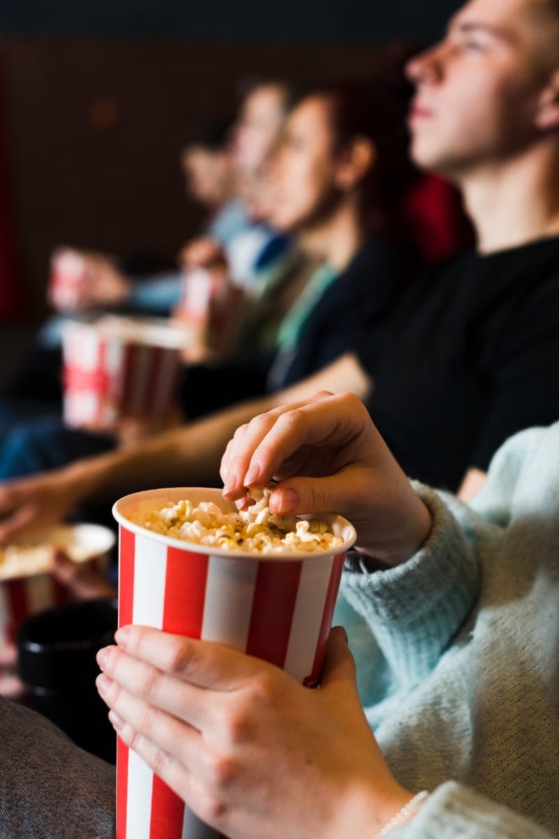 Filmes, séries e livros para relaxar sem sair do foco nos estudos para o ENEM