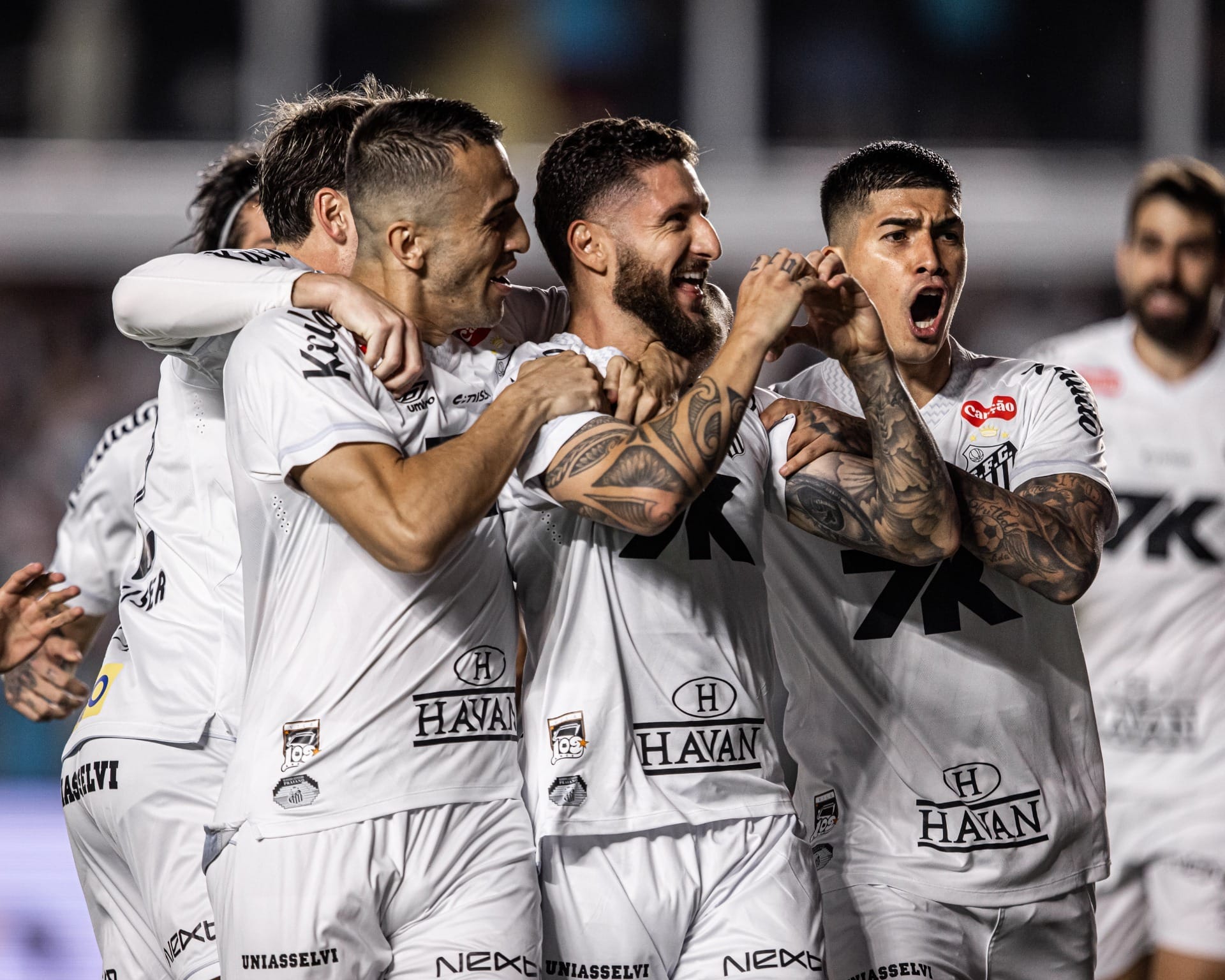 Santos e Vitória diminuem risco de rebaixamento e Fortaleza fica perto da Série B; confira