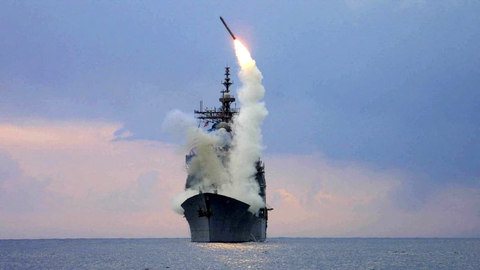 Míssil Tomahawk: O que é, alcance e poder de fogo da arma pedida por Zelensky a Trump
