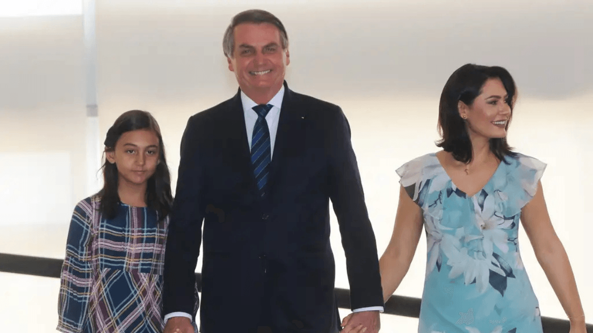 Moraes autoriza que Bolsonaro faça almoço de aniversário de 15 anos da filha em casa
