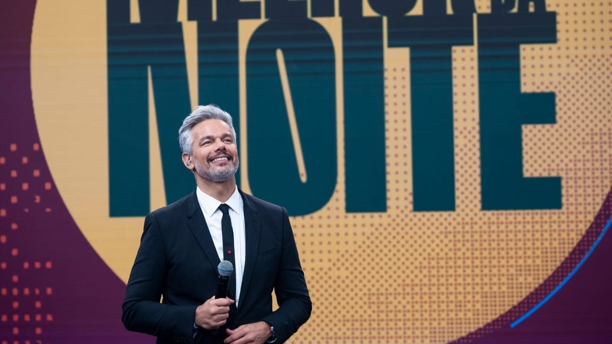 Otaviano Costa se emociona ao se despedir do Melhor da Noite