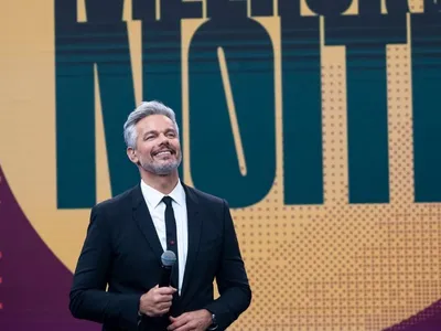 Otaviano Costa se emociona ao se despedir do Melhor da Noite