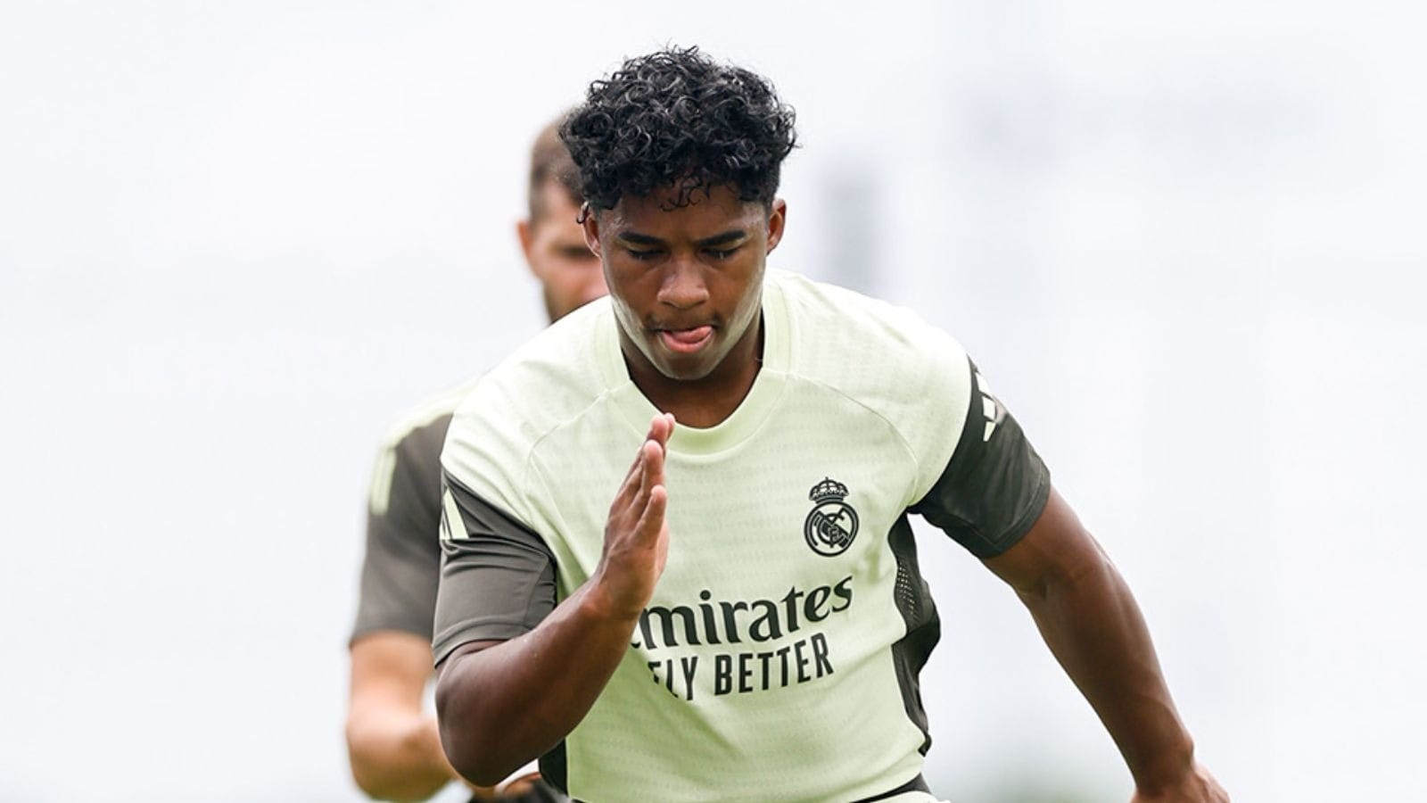 Xabi Alonso nega saída de Endrick do Real Madrid e elogia atuações de Rodrygo na Seleção
