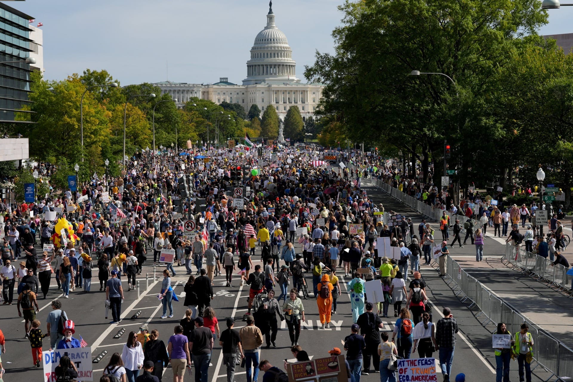 No Kings: manifestantes anti-Trump se reúnem em Nova York, Washington e na Europa