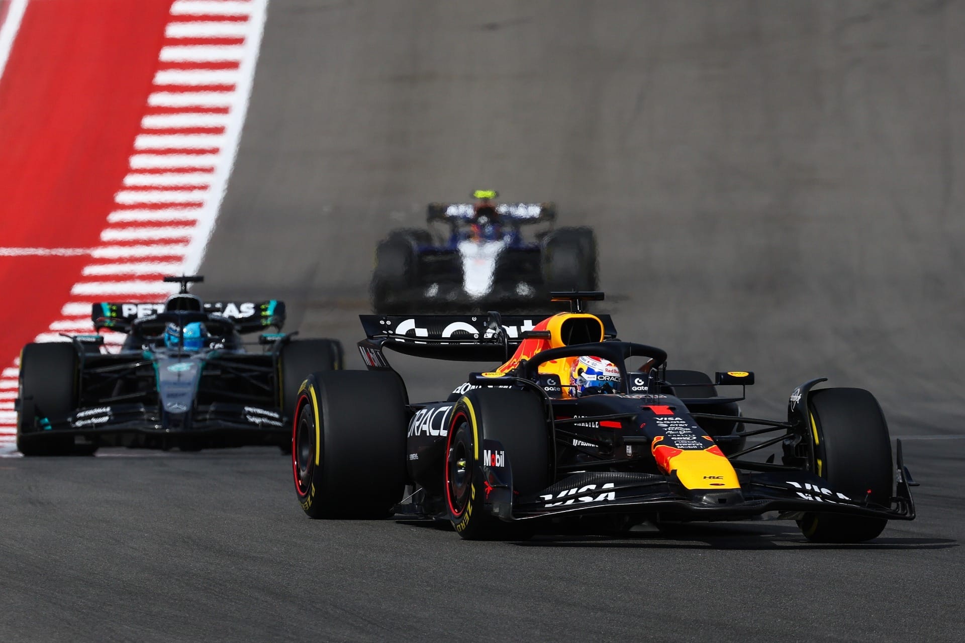 Verstappen se beneficia de acidente com dupla da McLaren e vence corrida sprint nos EUA