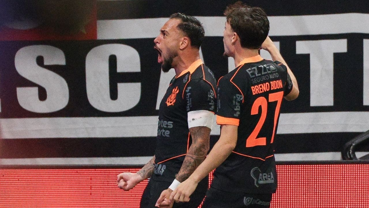 Maycon revela reunião 'quente', vê Corinthians devendo futebol e critica turbulência política