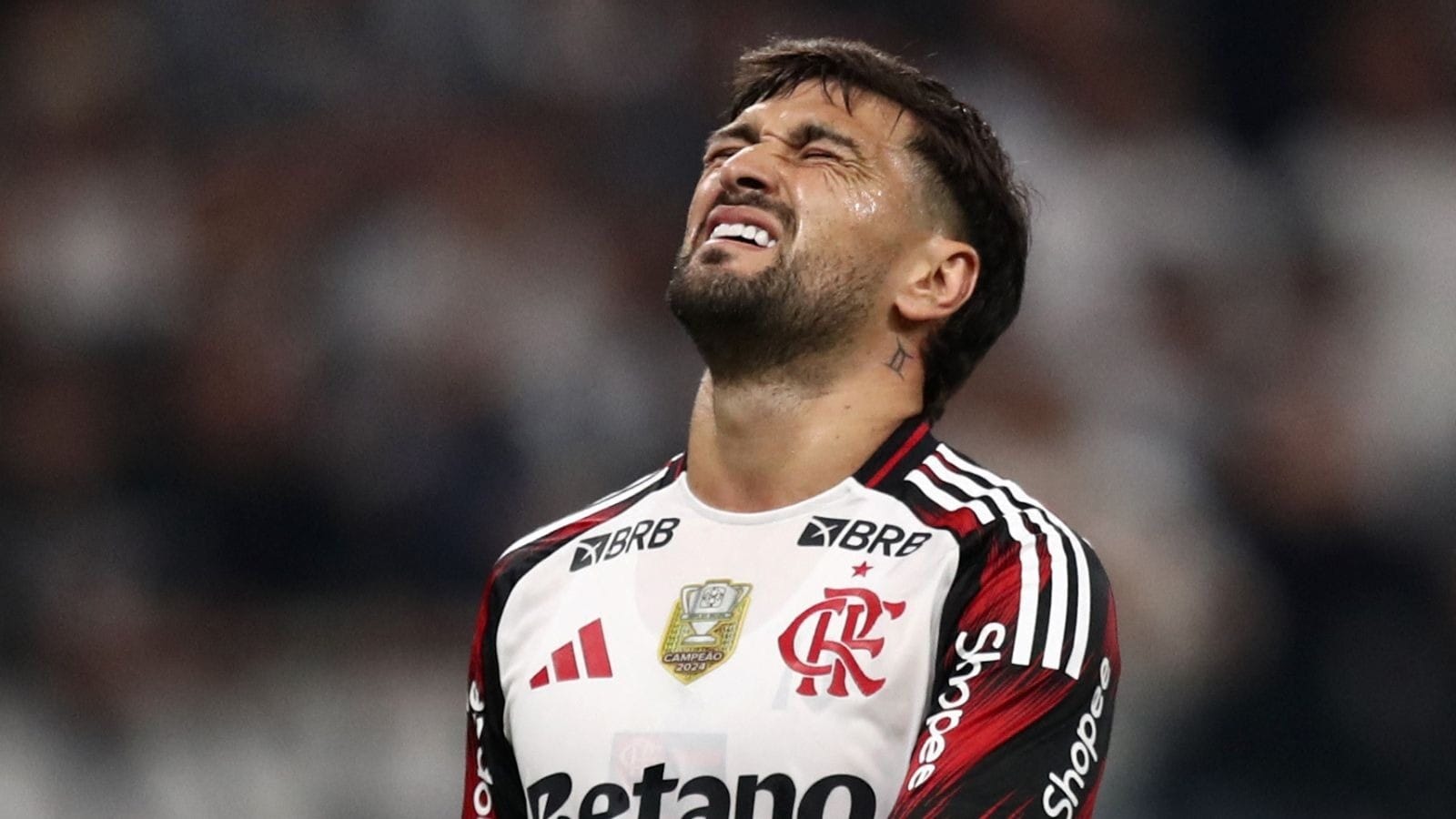 Com criminosos armados, Arrascaeta sofre tentativa de assalto na saída do Maracanã