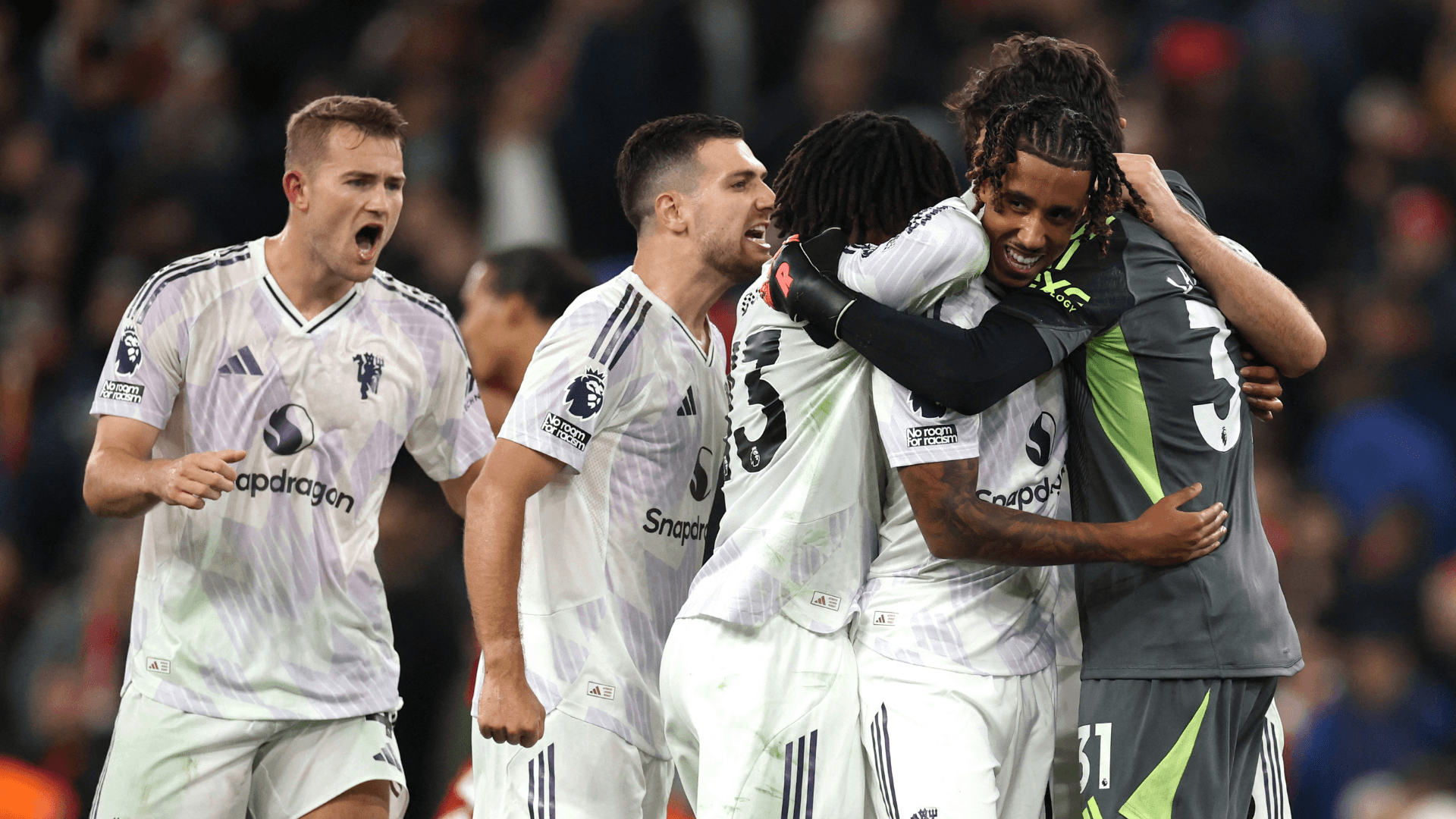 Manchester United vence o Liverpool em Anfield e encerra jejum de nove anos