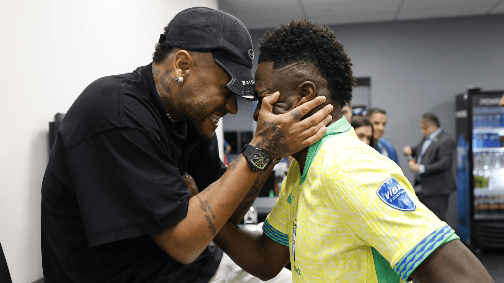 Neymar curte vídeo que o coloca acima de Vini Jr em gols e títulos