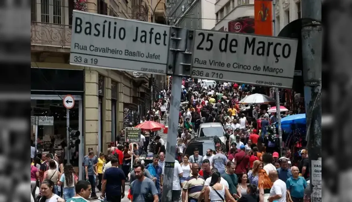 Comerciantes protestam na 25 de Março após motoboy ser baleado em tentativa de assalto
