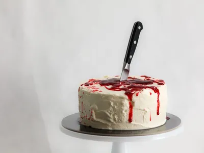 Como é feito o sangue falso comestível; anote receita para o Halloween