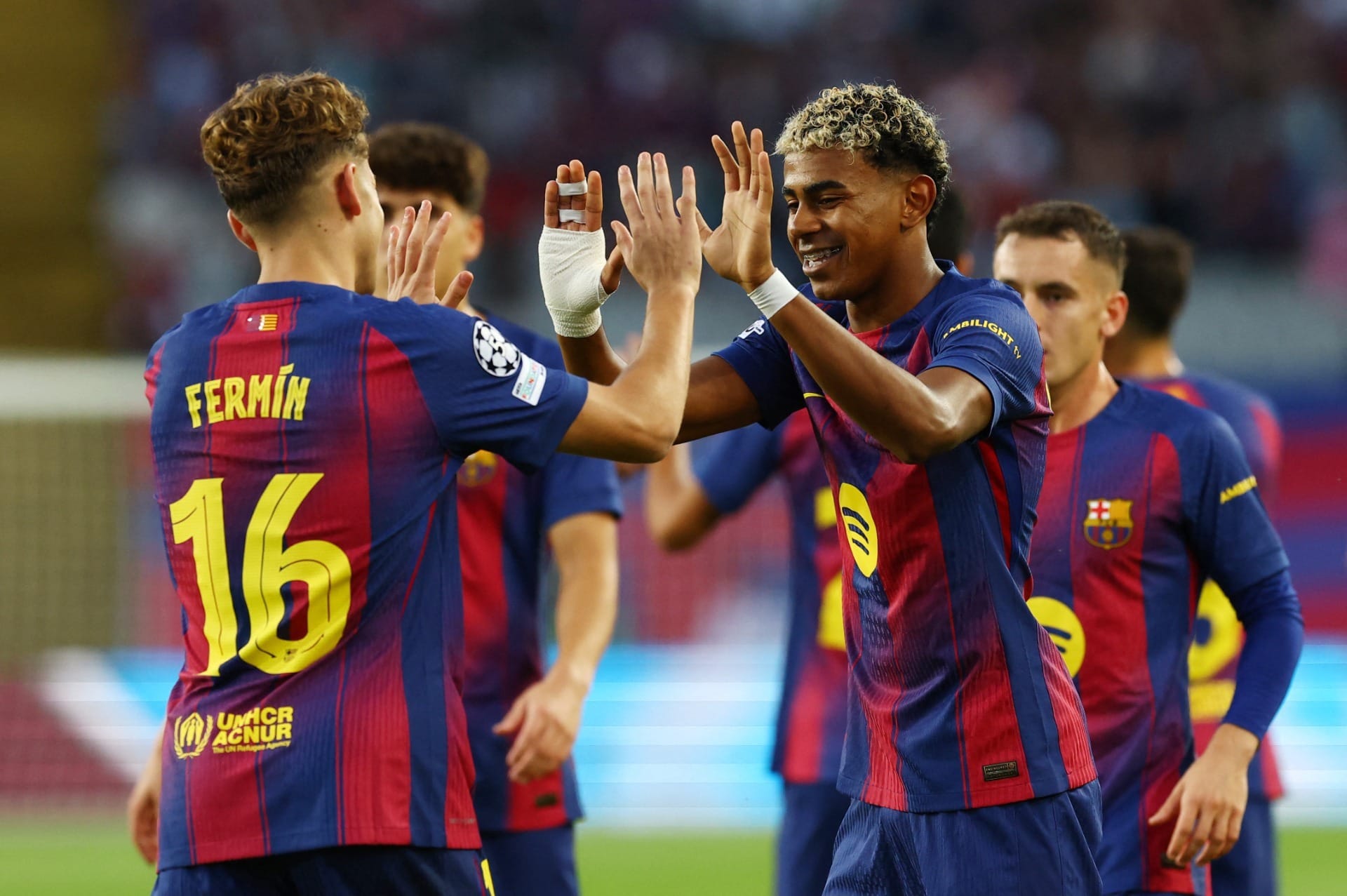 Barcelona goleia o Olympiacos e se recupera na Champions League