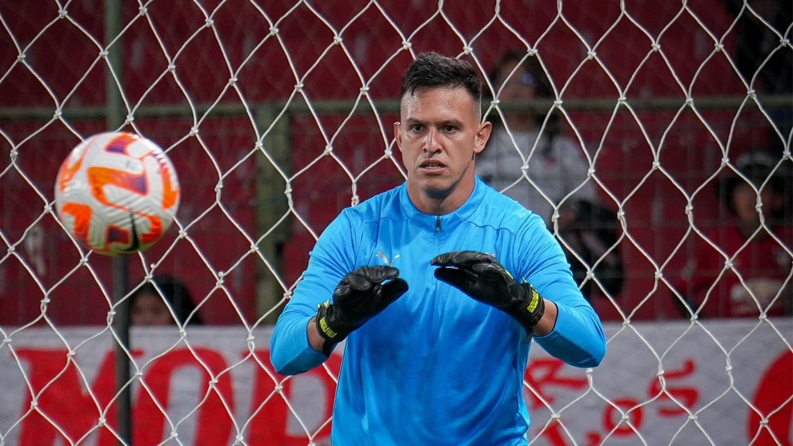 Lesão tira goleiro titular da LDU de jogo contra o Palmeiras pela Libertadores
