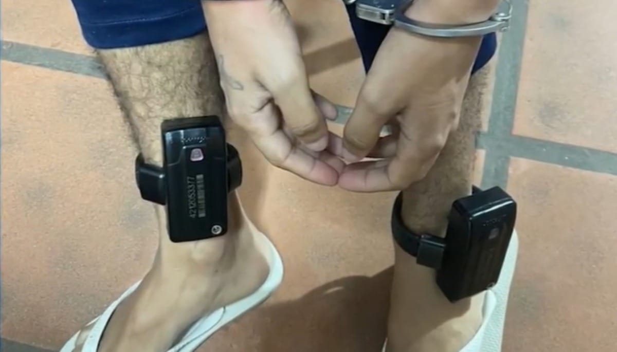 Homem é preso em Porto Alegre com duas tornozeleiras eletrônicas
