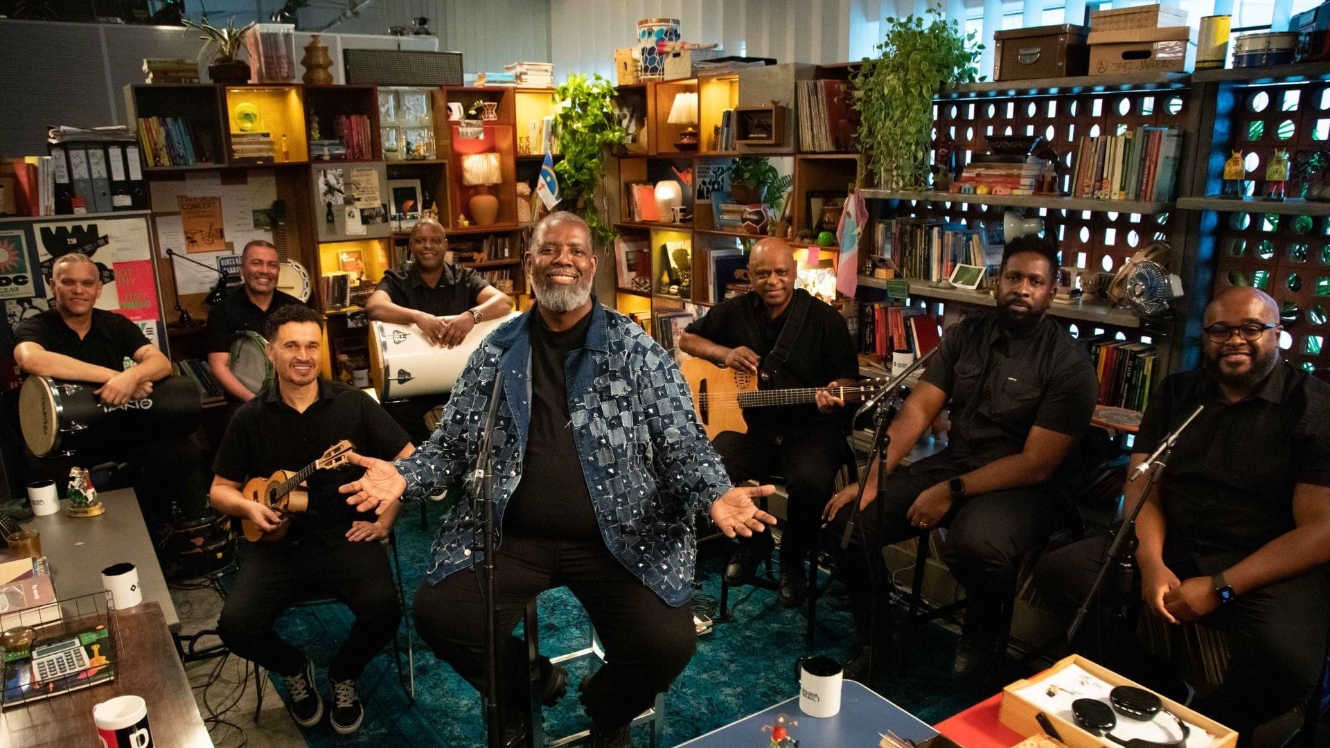 Tiny Desk Brasil traz Péricles no terceiro episódio e reverencia samba e pagode