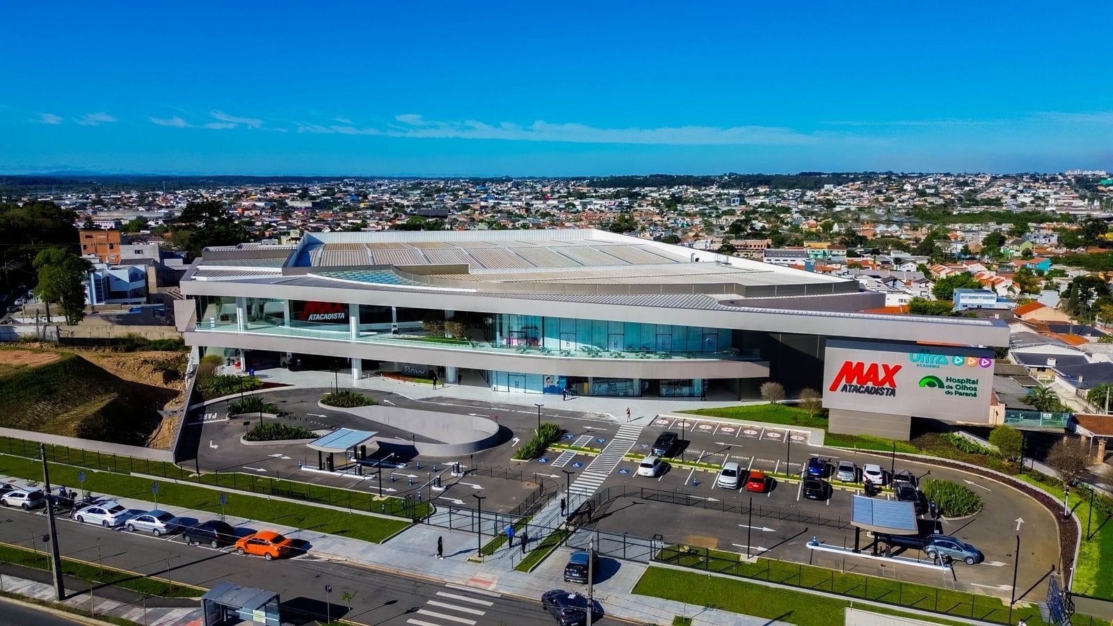 “Mall” à moda americana chega com força em Curitiba e ganha novo espaço no Uberaba 2 “Mall” à moda americana chega com força em Curitiba e ganha novo espaço no Uberaba 1