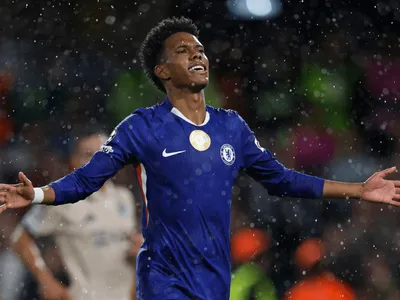 Estêvão faz o primeiro gol na Champions; Igor Paixão marca golaço pelo Olympique