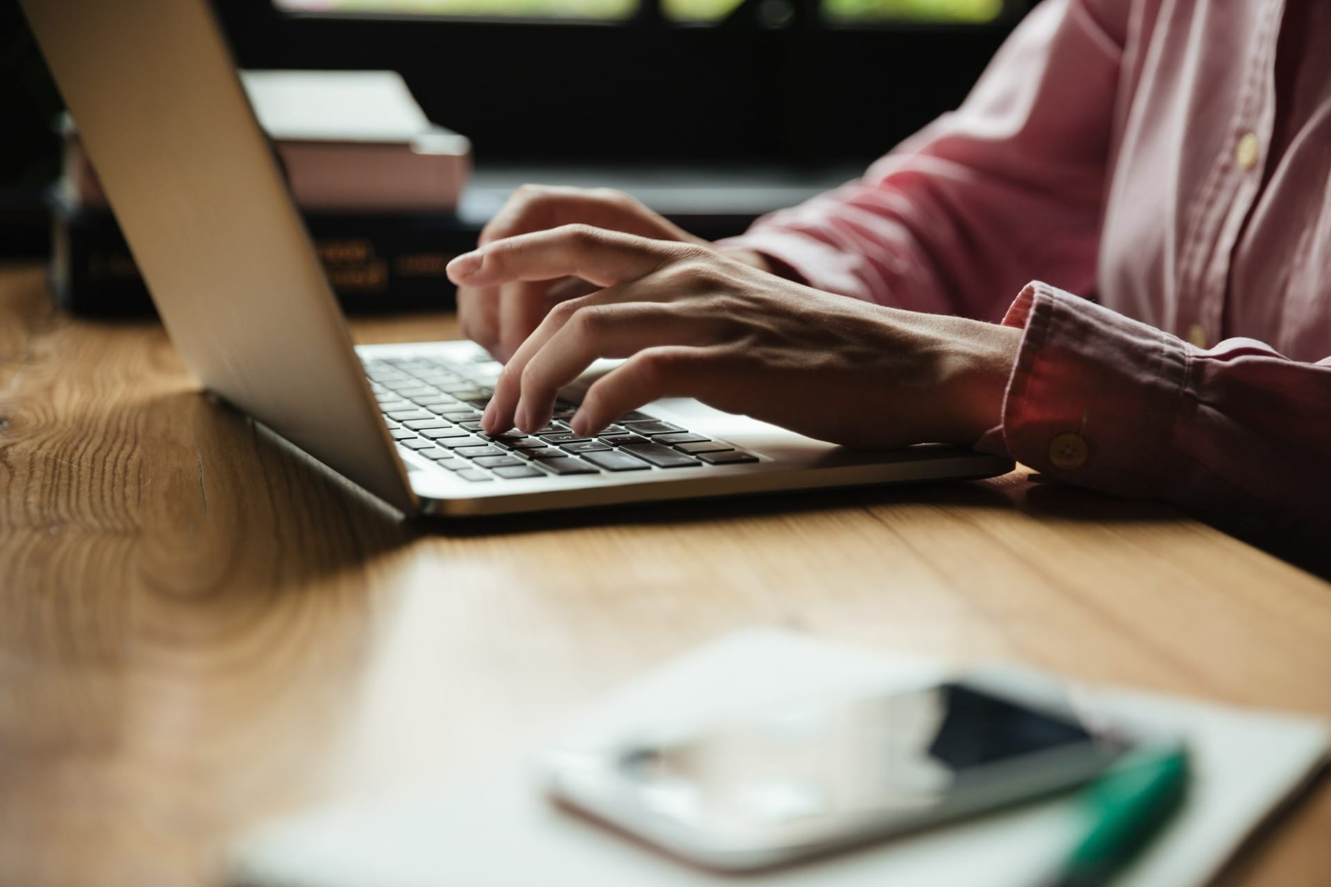 Como resumir textos e vídeos com inteligência artificial